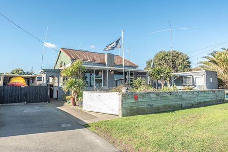 Photo of property in 2 Wharf Street, Castlecliff, Whanganui, 4501