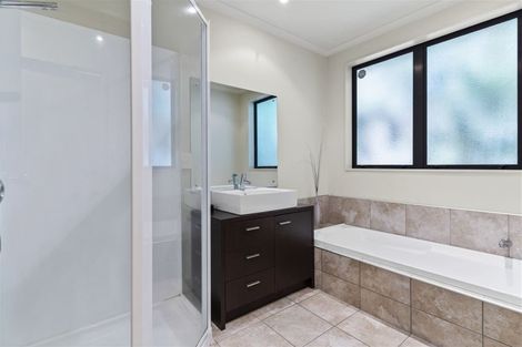 Photo of property in 48a Lewisham Street, Highland Park, Auckland, 2010