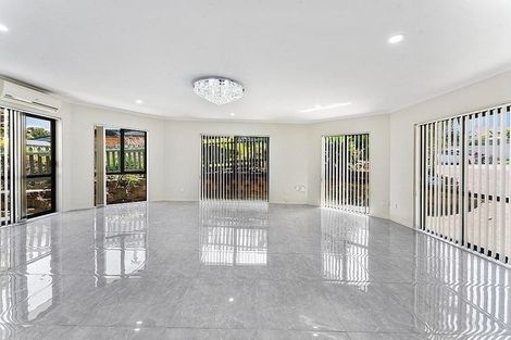 Photo of property in 18 Pistachio Place, Goodwood Heights, Auckland, 2105