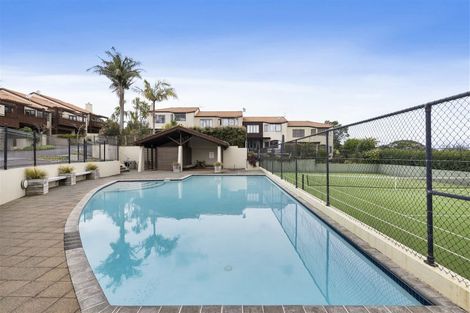 Photo of property in 2/8 Tobago Place, Sunnynook, Auckland, 0620