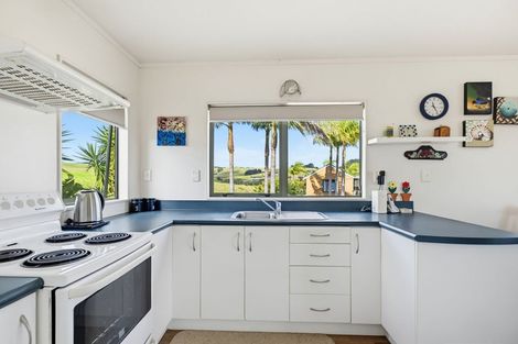 Photo of property in 16 Seascape Lane, Coopers Beach, 0420