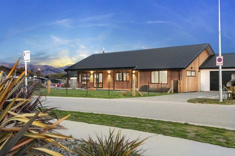 Photo of property in 8 Hebbard Court, Albert Town, Wanaka, 9305