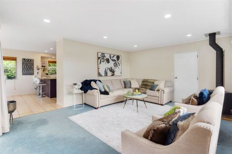 Photo of property in 14 West Fairway, Golflands, Auckland, 2013