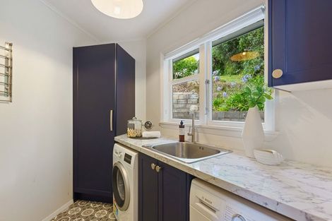 Photo of property in 27 Kotare Street, Waikanae, 5036