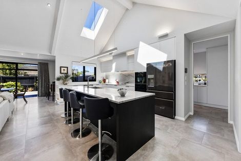 Photo of property in 17 Lees Road, Strowan, Christchurch, 8052