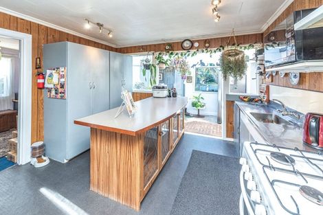 Photo of property in 2 Wharf Street, Castlecliff, Whanganui, 4501