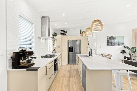 Photo of property in 32a Gledstane Road, Stanmore Bay, Whangaparaoa, 0932