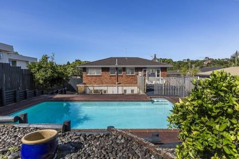 Photo of property in 100 Stapleford Crescent, Browns Bay, Auckland, 0630