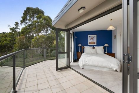 Photo of property in 70 Waicola Drive, Fitzherbert, Palmerston North, 4471