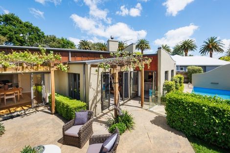 Photo of property in 3 The Oaks, Awapuni, Palmerston North, 4412