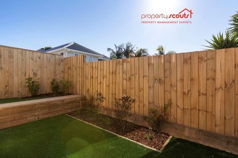 Photo of property in 1/80 Awaroa Road, Sunnyvale, Auckland, 0612