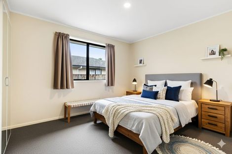 Photo of property in 14 Dovey Place, Massey, Auckland, 0614