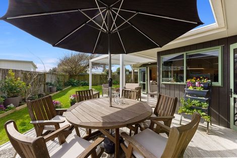 Photo of property in 7 Caughley Place, Otaki Beach, Otaki, 5512