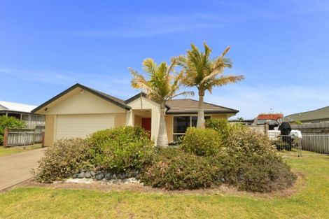 Photo of property in 27 Bermuda Place, One Tree Point, 0118