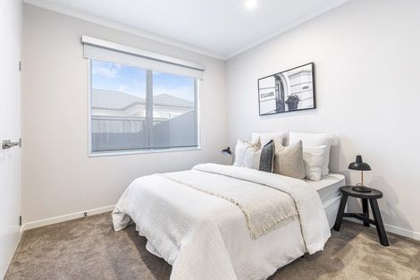 Photo of property in 14 Gilbransen Road, Kumeu, 0810