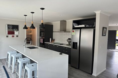 Photo of property in 4 Edenmore Terrace, Fitzherbert, Palmerston North, 4410