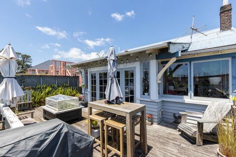 Photo of property in 16 Bulteel Street, New Plymouth, 4310