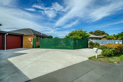 Photo of property in 2/25 Aberfoyle Place, Parklands, Christchurch, 8083