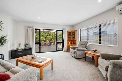 Photo of property in 9 Crampton Court, Orewa, 0931