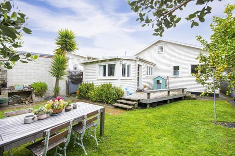 Photo of property in 27 Carnell Street, Napier South, Napier, 4110
