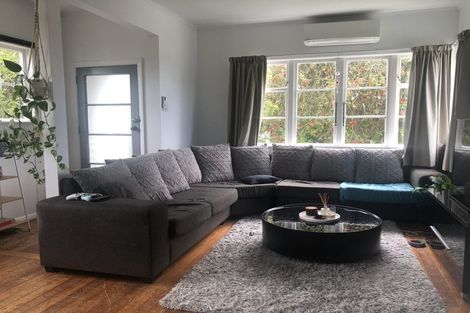 Photo of property in 182 Beach Haven Road, Beach Haven, Auckland, 0626