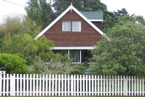 Photo of property in 1/23 Awaroa Road, Sunnyvale, Auckland, 0612