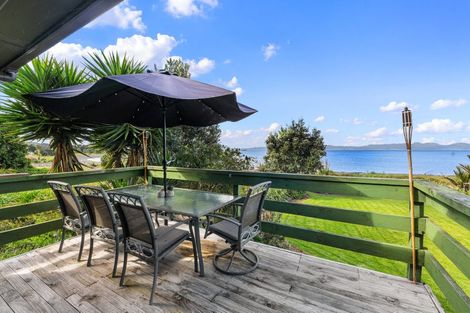 Photo of property in 1736 East Coast Road, Whakatiwai, Miranda, 2473