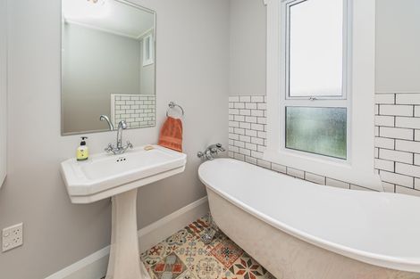 Photo of property in 4 Muir Street, Gonville, Whanganui, 4501