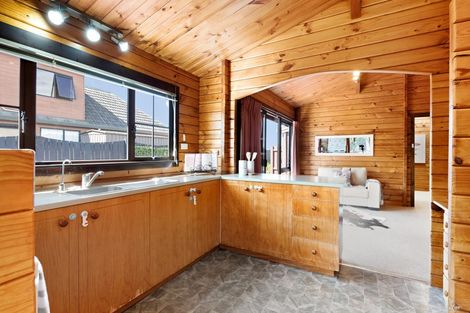 Photo of property in 123 Botany Road, Botany Downs, Auckland, 2010