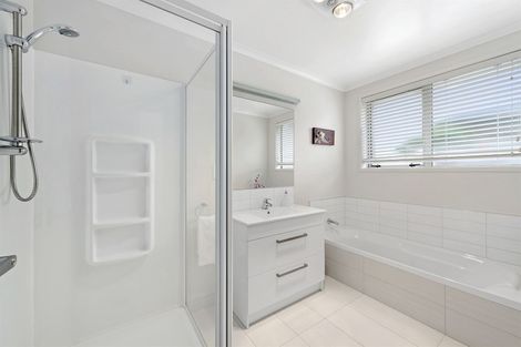 Photo of property in 16 Seashell Drive, Papamoa Beach, Papamoa, 3118