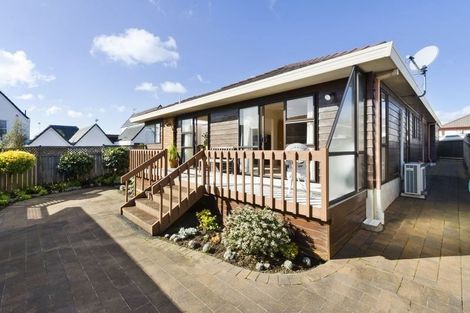 Photo of property in 1/22 Woodbridge Lane, Milford, Auckland, 0620