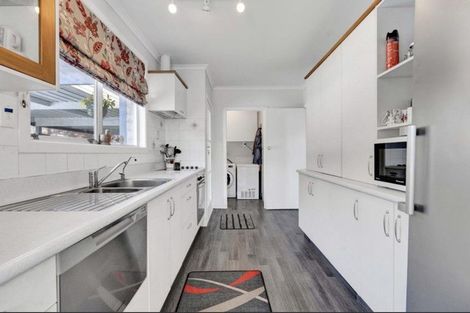 Photo of property in 22 Waiwera Place, Merrilands, New Plymouth, 4312