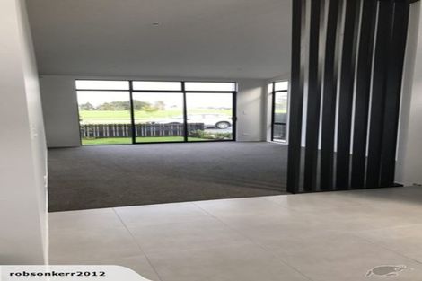 Photo of property in 15 Lieutenant Lane, Papakura, 2110