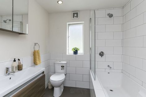 Photo of property in 244 Ohiro Road, Brooklyn, Wellington, 6021