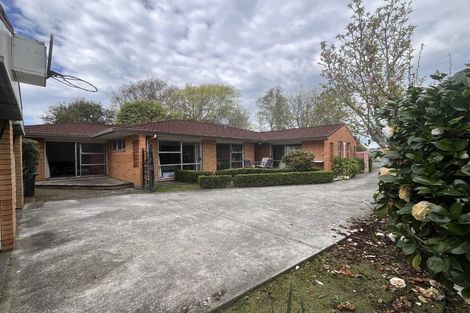 Photo of property in 218 Memorial Avenue, Burnside, Christchurch, 8053