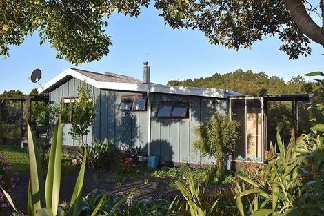 Photo of property in 43 Pahi Road, Paparoa, 0571