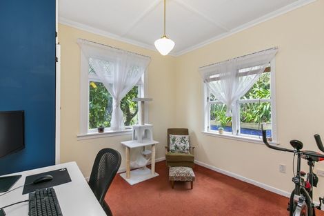 Photo of property in 94 Sutherland Road, Melrose, Wellington, 6023
