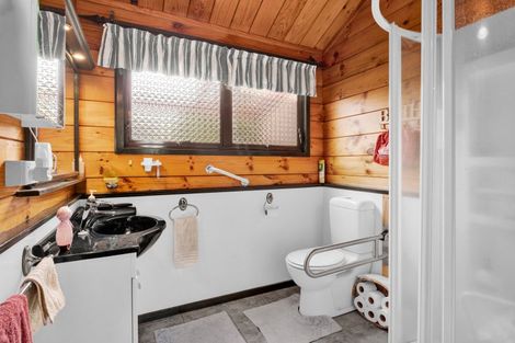 Photo of property in 16 Heaphy Road, Opunake, 4616