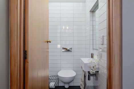 Photo of property in 19 Ruamahanga Crescent, Terrace End, Palmerston North, 4410