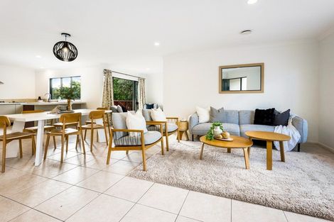 Photo of property in 40 Rising Parade, Fairview Heights, Auckland, 0632
