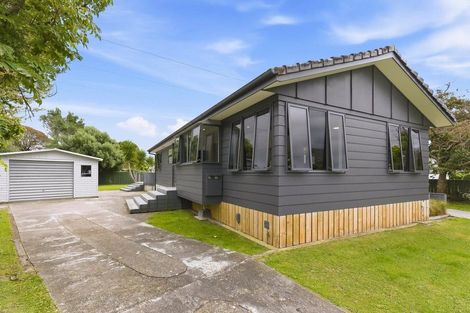 Photo of property in 5 Hurworth Grove, Waikanae, 5036