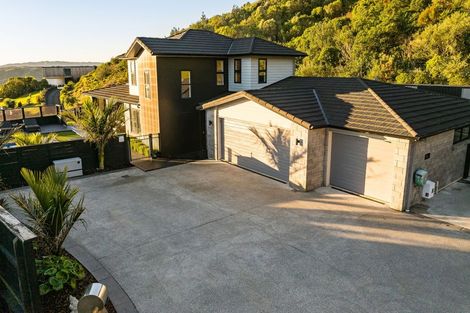 Photo of property in 15 Glenorchy Way, Aotea, Porirua, 5024