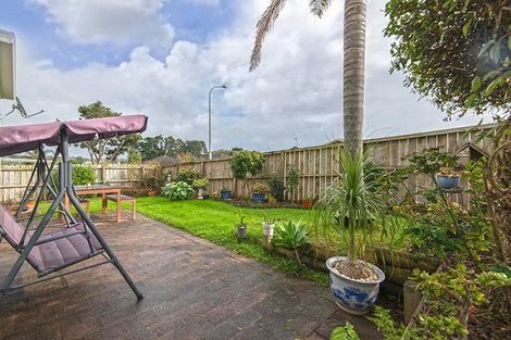 Photo of property in 8 De Quincey Terrace, Highland Park, Auckland, 2010
