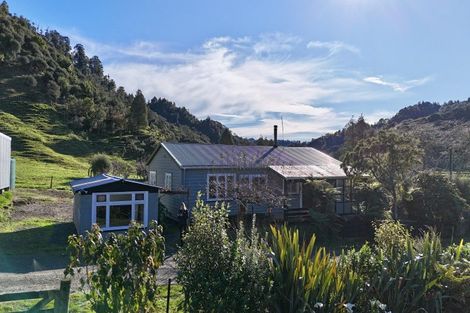 Photo of property in 254 Mangaonga Road, Ahititi, Urenui, 4378