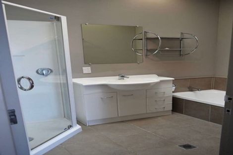 Photo of property in 3/4a Malvern Road, Ngauranga, Wellington, 6035