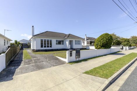 Photo of property in 25 Waimea Street, Westown, New Plymouth, 4310
