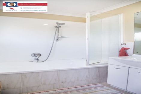 Photo of property in 20 Sunvista Avenue, Oteha, Auckland, 0632