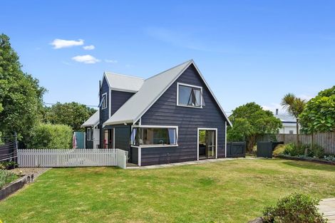 Photo of property in 16 Ngapaki Street, Waikanae Beach, Waikanae, 5036