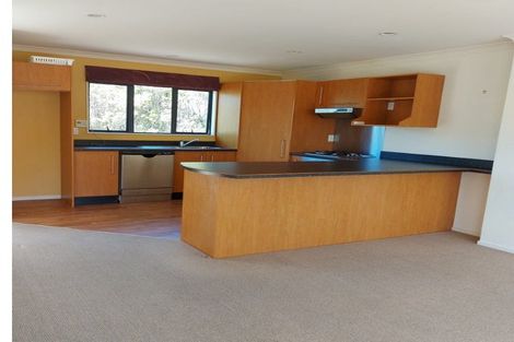 Photo of property in 2 Stella Grove, Newlands, Wellington, 6037