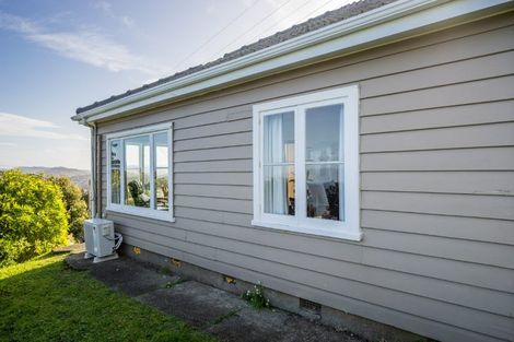 Photo of property in 111 Black Rock Road, Newlands, Wellington, 6037